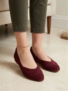 Suede Pointed Toe Ballet Flats in Burgundy